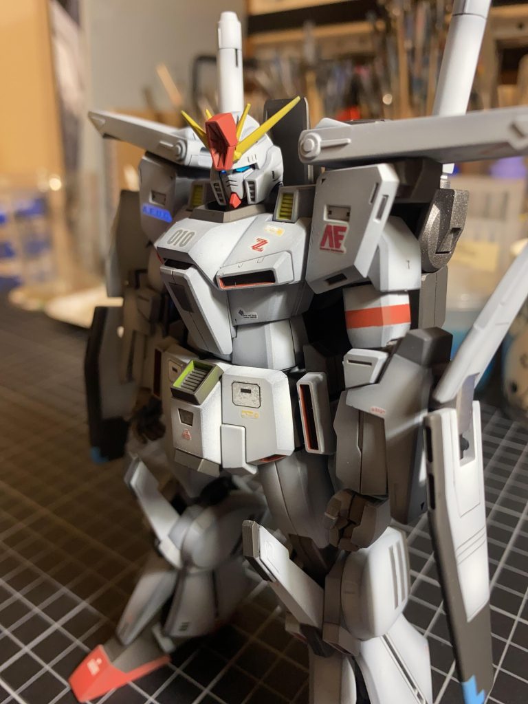 010部分をプラ板で2mmほどボリュームアップ✨顔をカトキver風に小顔に加工したんですが、こっちは蛇足だったかなぁと少し後悔💧