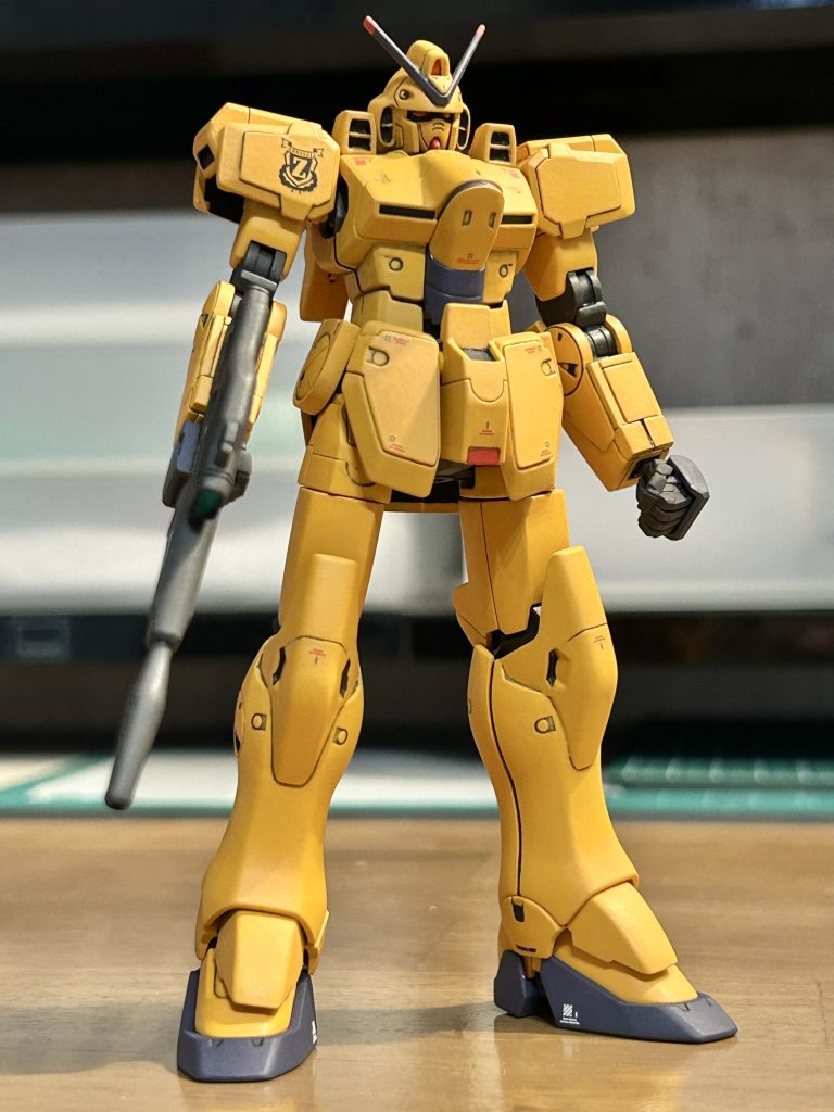 筆塗り全塗装スジボリ、段落ちモールド追加ビームライフルのみ合わせ目消し