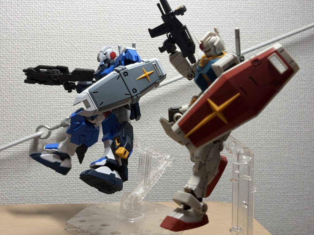 ジーラインの時期にガンダムはいないでしょうが。一緒に降下しているイメージ