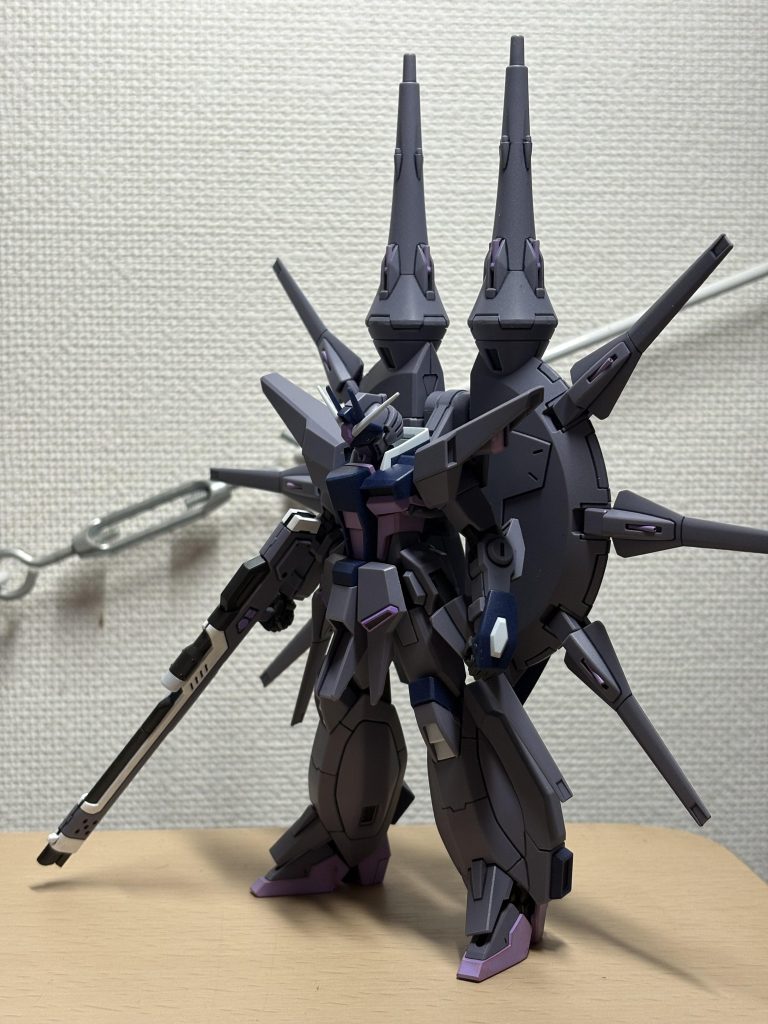 とか言いつつ、最初は何番煎じか分からないSPEC2のつもりでした。レイのイメージを強くするため、赤→紫で塗装してみると…あらあら、なんかジンFとかみたいなカラーじゃねぇかな、と！(見比べると全然違ってましたが)