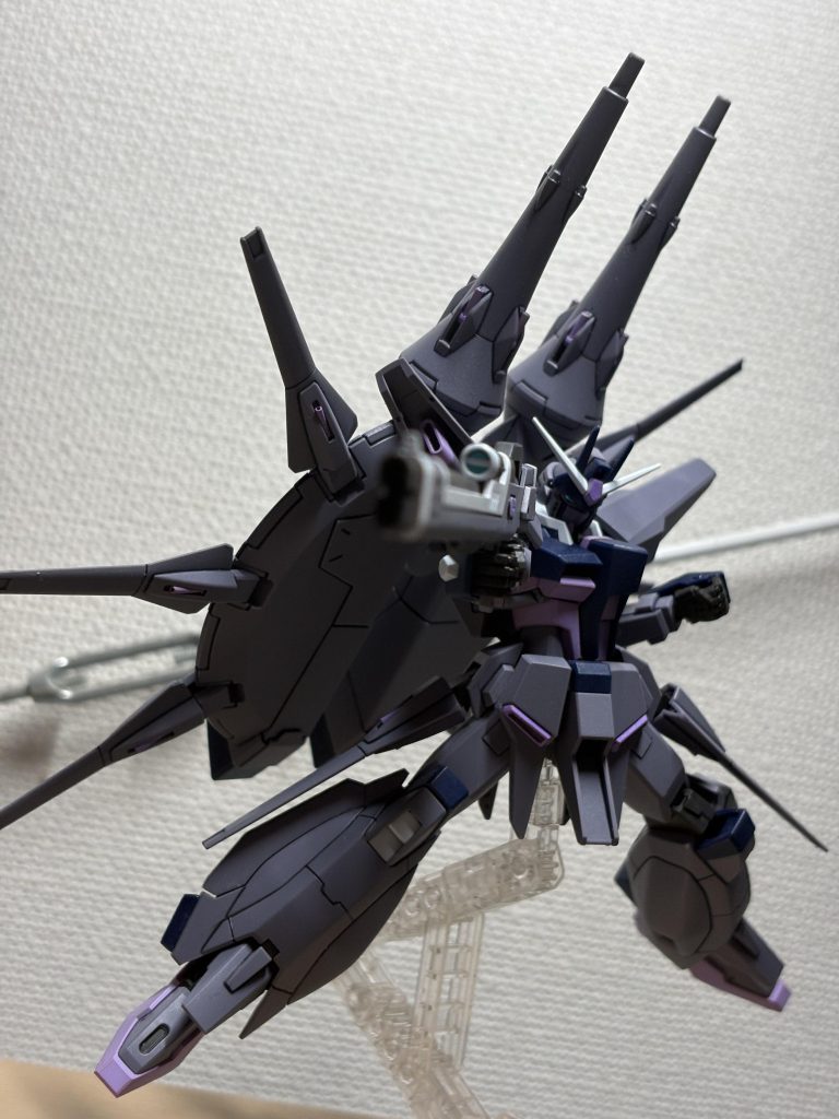 SEED撃ち。腰のドラグーン及び、大型ドラグーンの砲塔は、内部パーツカットして可動化してます。最速で組んで、加工方法とかYouTubeに載っけてくれる人、ありがとう！