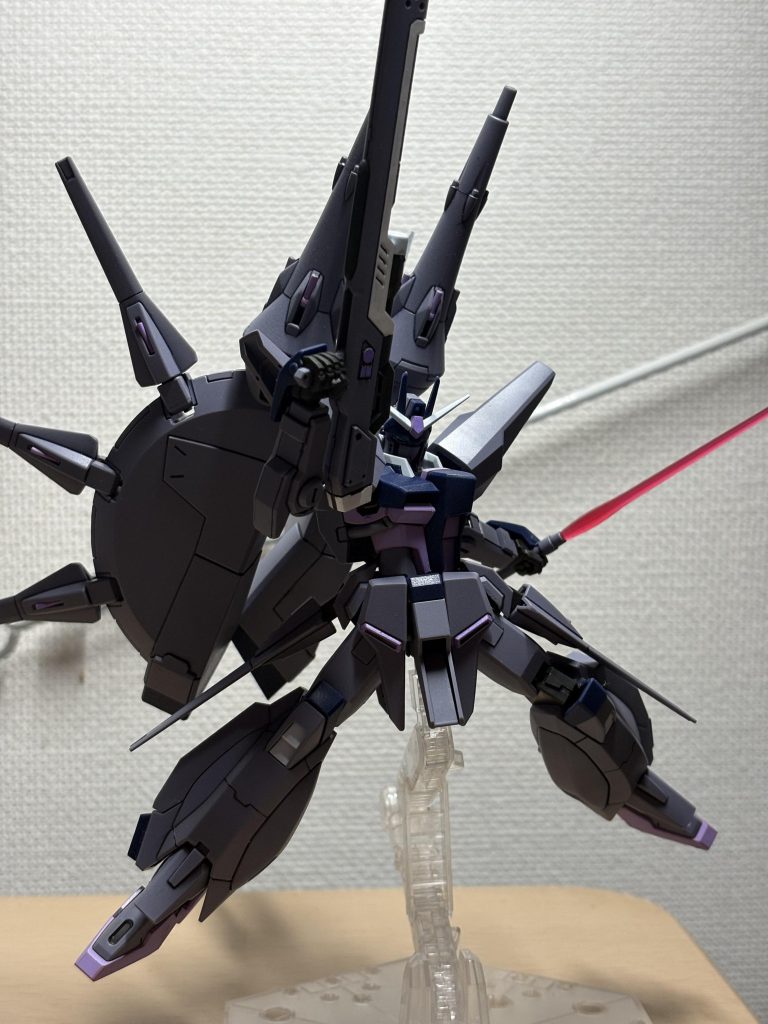 そもそもレジェンドといえば、旧1/100レジェンドで、今では当たり前に販売されてるアクションベース1が初めて世に出たんですよねー。初回限定で。当時は凄いアクションベース出たぞ、これだけの為に買う価値があるとか、ベースが本体とか言われてたのがレジェンドでしたw私もベースに釣られて買いました。でもレジェンドも良いキットでしたよ！w