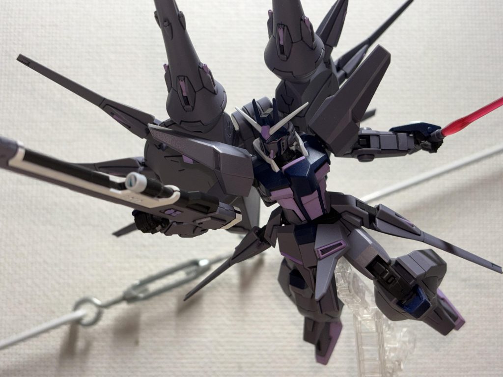 「分かるだろう、お前らには！　俺はラウ・ル・クルーゼだ。そしてレイ・ザ・バレルでもある！」キラとムウとシン、ビックリ！みたいな？wそしてシンとレイのガチバトル後、シンの説得で、このレジェンドはコンパス側に寝返るのです！(妄想)