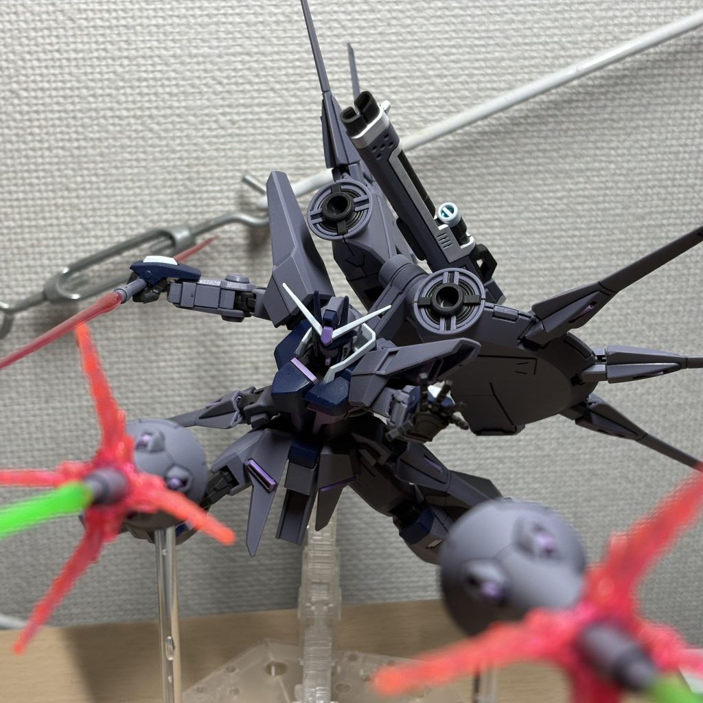 こういう突撃風のポージングも平手必須ですし！