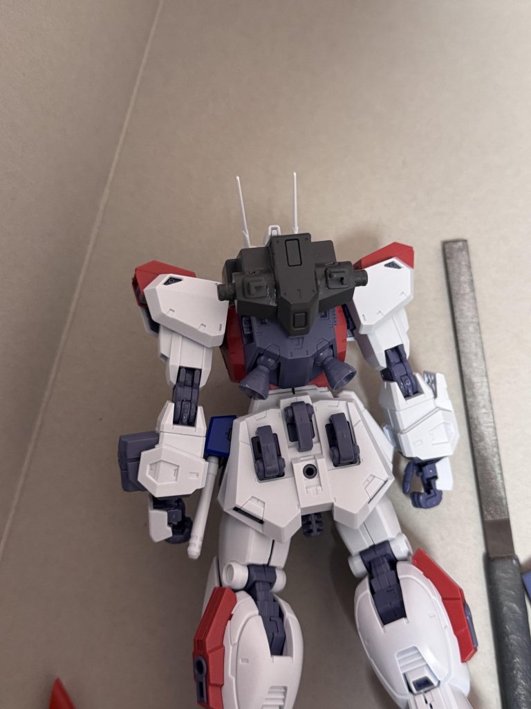 上の羽はOタイプを基部にジョイントを移植してバックパックに直接羽が付くようにしました