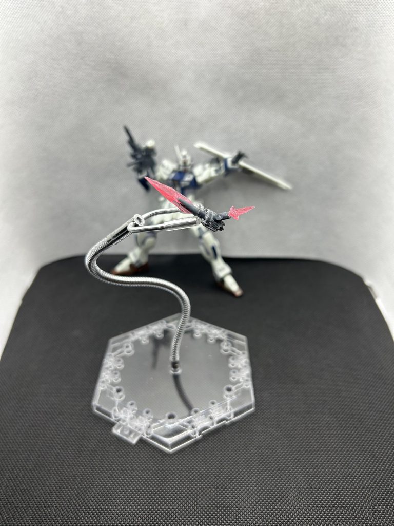 ビーム刄２つの砲口につけられます。簡単的に設定はブーメラン形態にするの可能で、大気圏内と圏外両方使用できます。