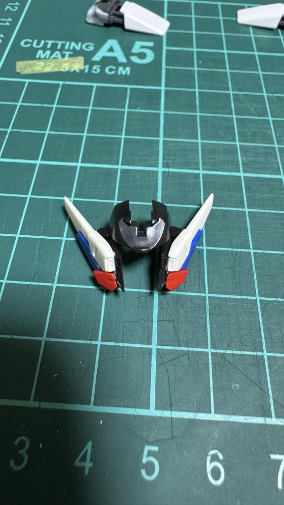 ノワールの頭部にウイングゼロのチークを移植。