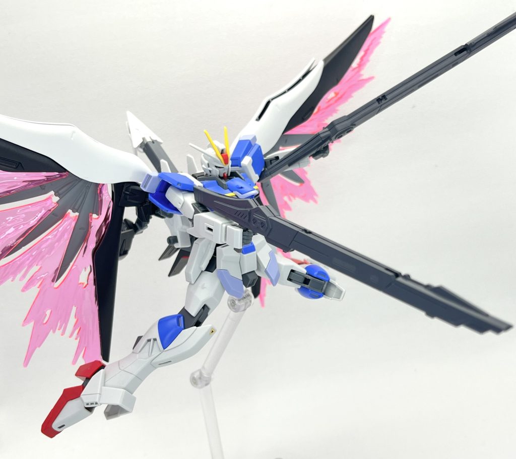 長射程ビーム砲はデスティニーの名無し砲を切り詰め、格納可能なグリップを仕込みました