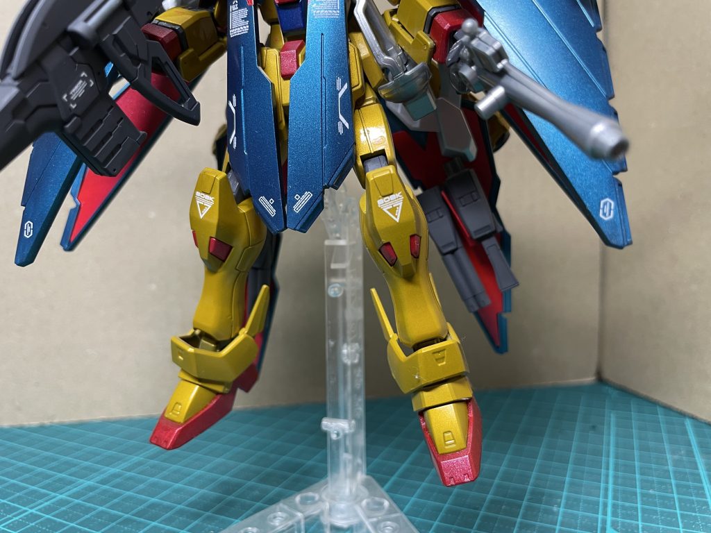 追加したクロスの裏はウェポンラックになっています。