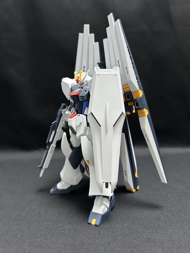 フル装備状態この装備のストライクを作りたかったんですよね&nbsp;いつも作ってるストライクシリーズに比べると武装は少なめですがフィンファンネルの存在感がすごい