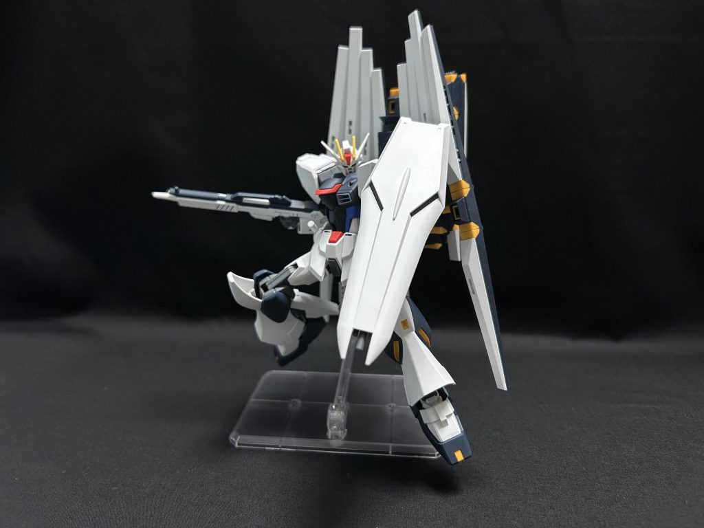 基本武装がνガンダムの物を使用しているため正直ポーズとかも似通って来ちゃいますね&nbsp;シンプルで凄く好きなんですよ(私のストライクシリーズは毎回盛り盛りですが･･･)