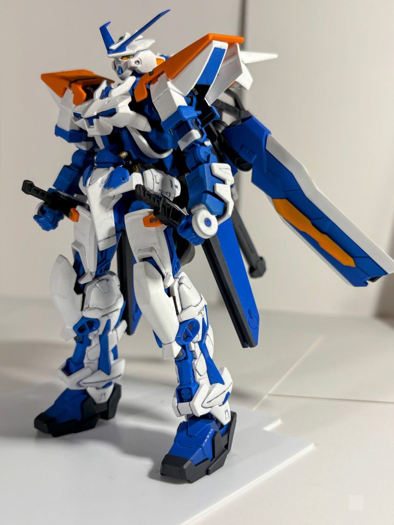 首部2mm延長、腹部2mm延長。レギンレイズの肩は広すぎるので、適当に肩幅を狭くした。ヒール長さ3.5mm削減、ソールの厚さ1mm削減、ブルーの前脛直線カットから凹曲線にカットしました。膝装甲も若干縮小されました。かかとの後ろにアーマーシュナイダーは付いていません。そうすると足が大きく見え、脚が短く見えるからです。