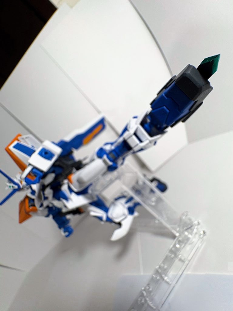 足先のアーマーシュナイダー。刃先は緑GNブレイド化した。