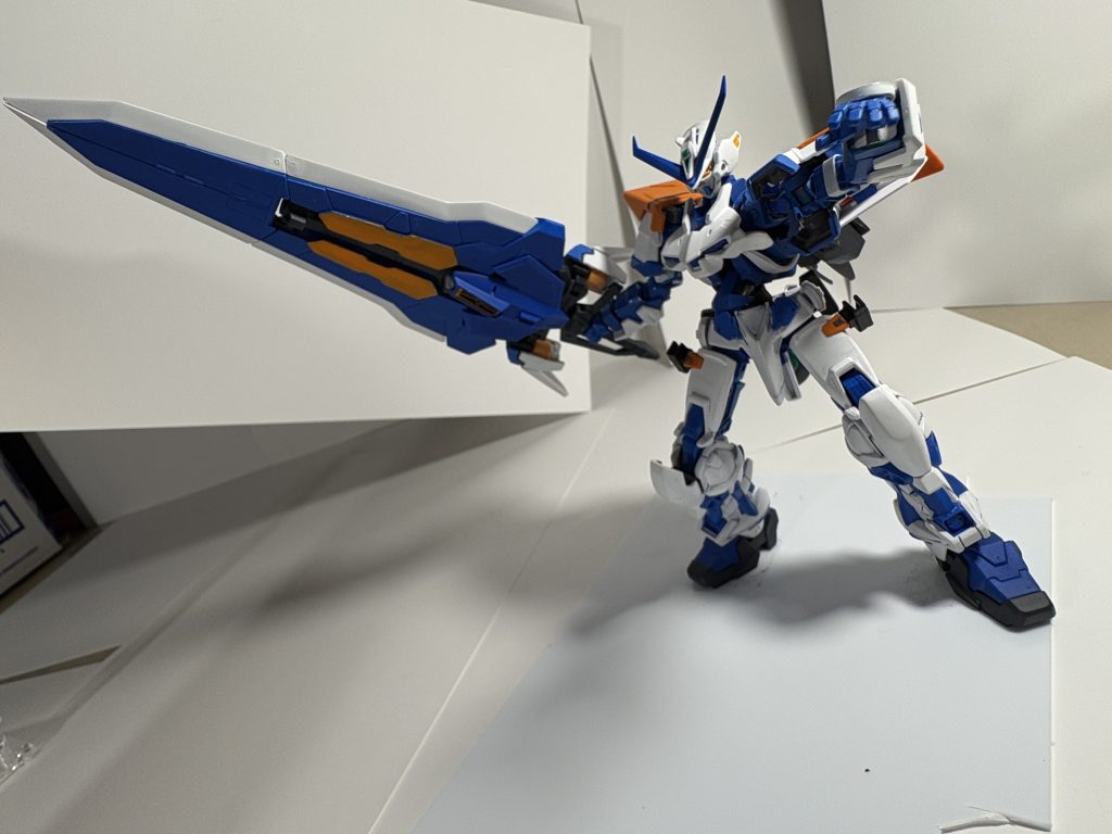 タクティカルアームズ.ソードフォーム。フレームを置換したので、大剣を片手でも問題なく持ち上げられます(関節はちょっときつすぎるので、遊んでいる間に壊れてしまうのではないかと少し心配です）