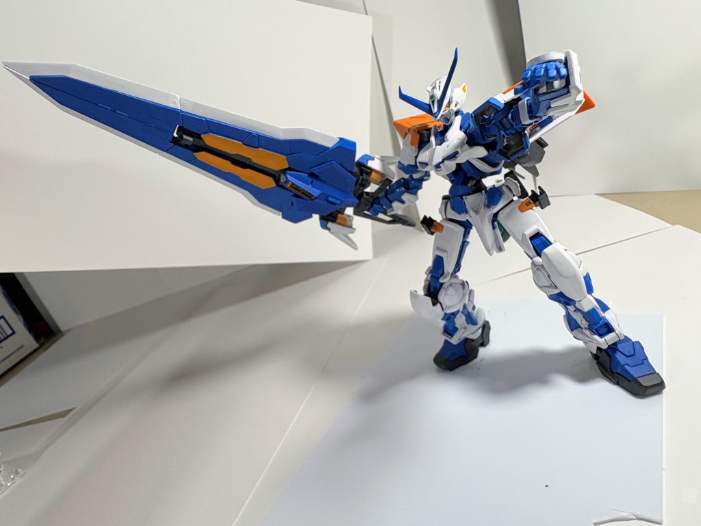 タクティカルアームズ.ソードフォーム。フレームを置換したので、大剣を片手でも問題なく持ち上げられます(関節はちょっときつすぎるので、遊んでいる間に壊れてしまうのではないかと少し心配です）