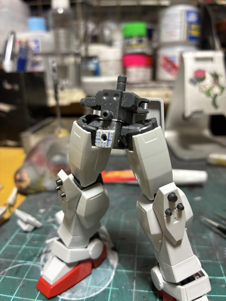 足 太もも長く感じだので接続軸を上にあげて調整