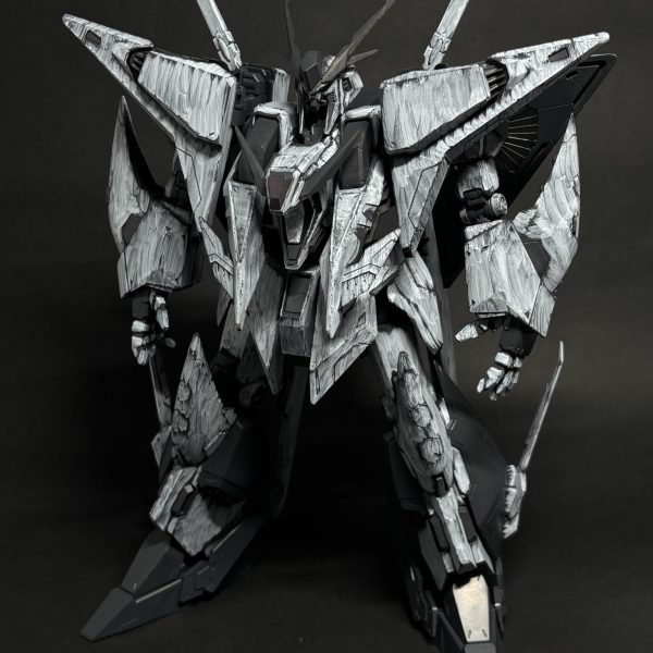 クスィーガンダム作ってまして、サフ塗り終わってメインの色入れ始めたとこです。雰囲気良かったので、とりあえず上げさせてもらいました。全体的にトーン落としめの色で仕上げようかと思う今日この頃。（2枚目）