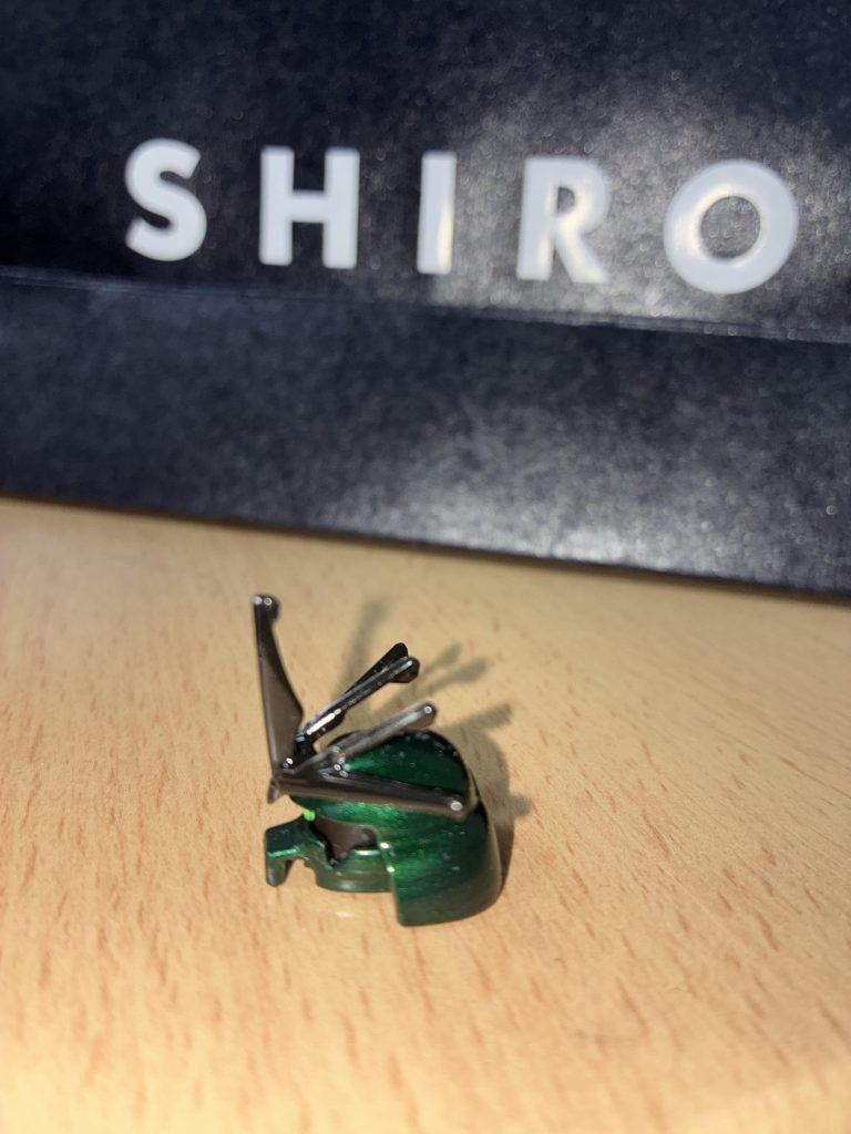 作品名：塗装着手(・∀・)<p>ラッカー系塗料のメタルブラックを塗った上に、クリアーグリーンを重ねてメタリックグリーンとは違う色合いに(・∀・) イメージ的には 色の濃過ぎる宝石のエメラルド って感じなワケでして。 塗りムラに関しては 宝石ですから！！ [&hellip;]</p>
