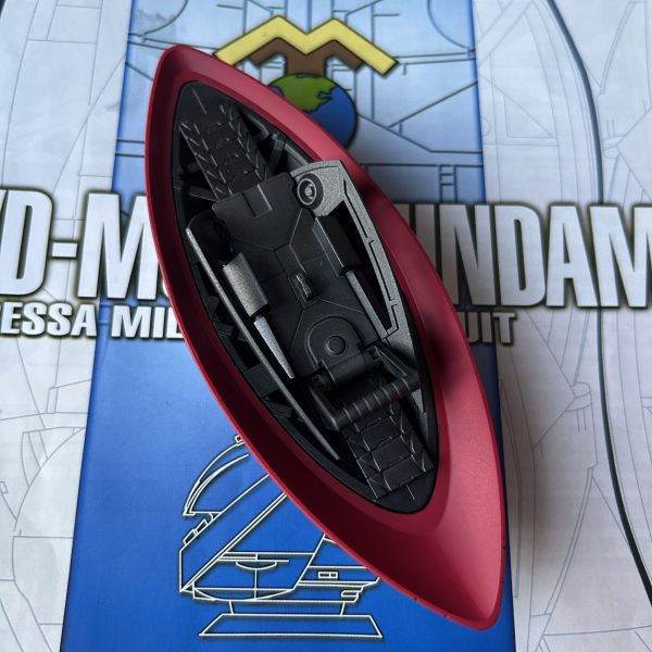 コックピットに造形されているアランと単体フィギュアのサイズが全然違うのなんでなんだろ。牛は説明書の塗装見本が好きでなかったのでネットで画像を探して真似てみました。（4枚目）