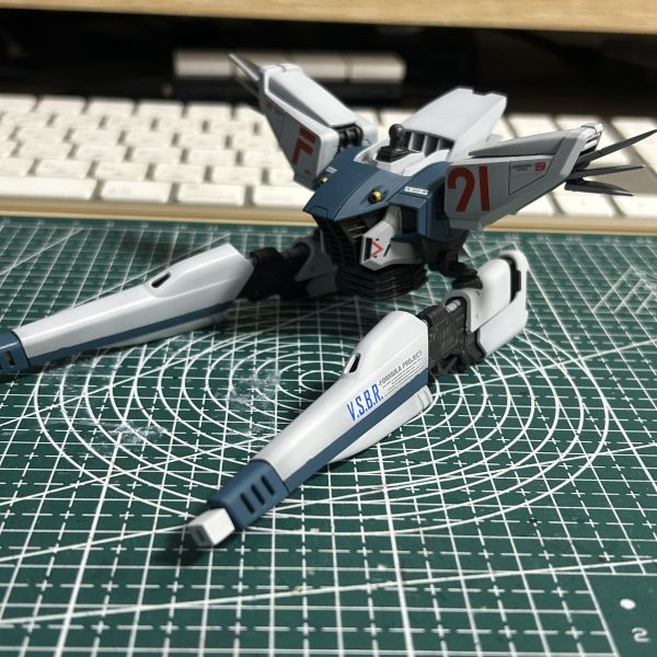 造形自体はモールドもそれほどなくシンプルだけどカッコいい！（2枚目）