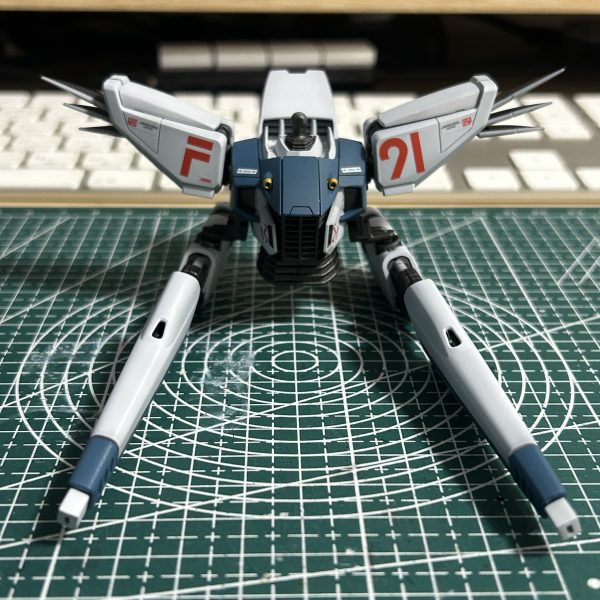 造形自体はモールドもそれほどなくシンプルだけどカッコいい！（3枚目）