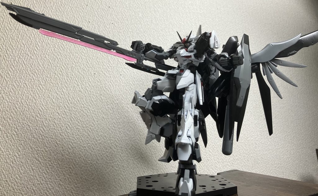 遠距離モード一部のパーツを外して持ち手を取り付けることで名無し砲のように使用出来るようになります