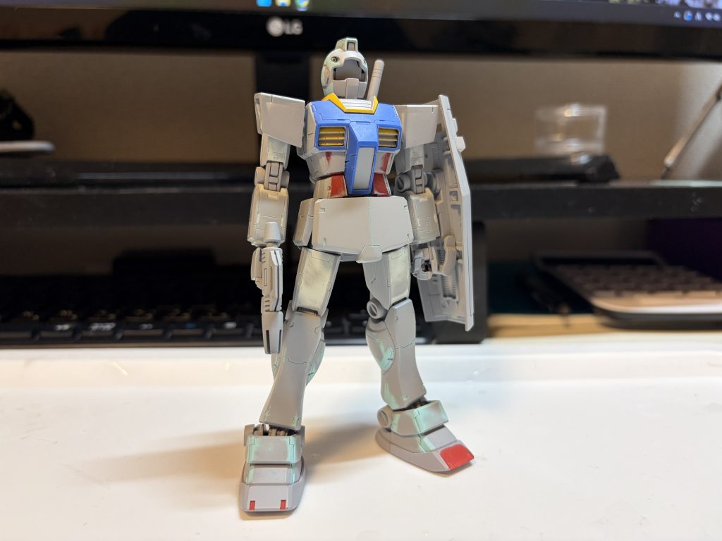 サフ吹いて全体のバランス見て、スジ彫した後です。なんかここら辺で満足したのか、塗装と墨入れが大分雑になり塗装ハゲや墨入れの拭き取り忘れがやたらと多かったです。ご覧頂きありがとうございました。