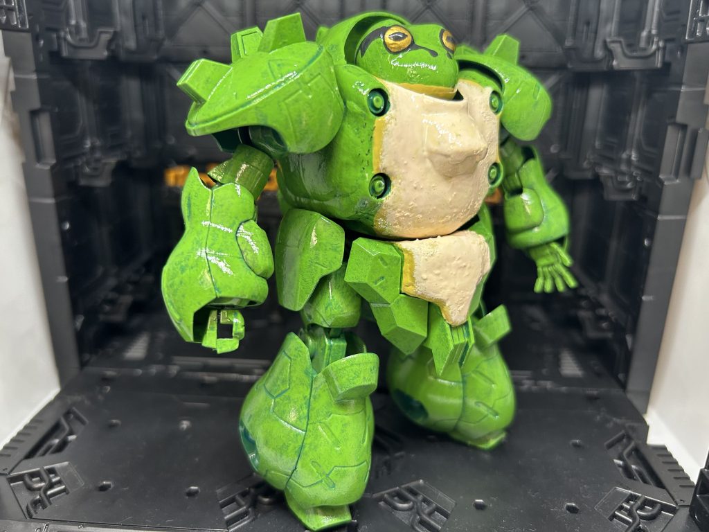 顔面とお腹と背中にエポパテを盛って、いつもの筆塗り全塗装です