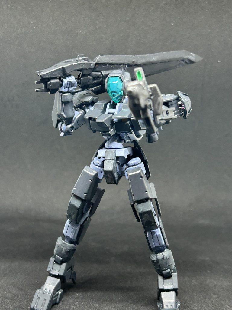 武器はレギンレイズのを加工しました。銃はセンサー部分の拡大、トンファーはオプションパーツ使って剣にしました。