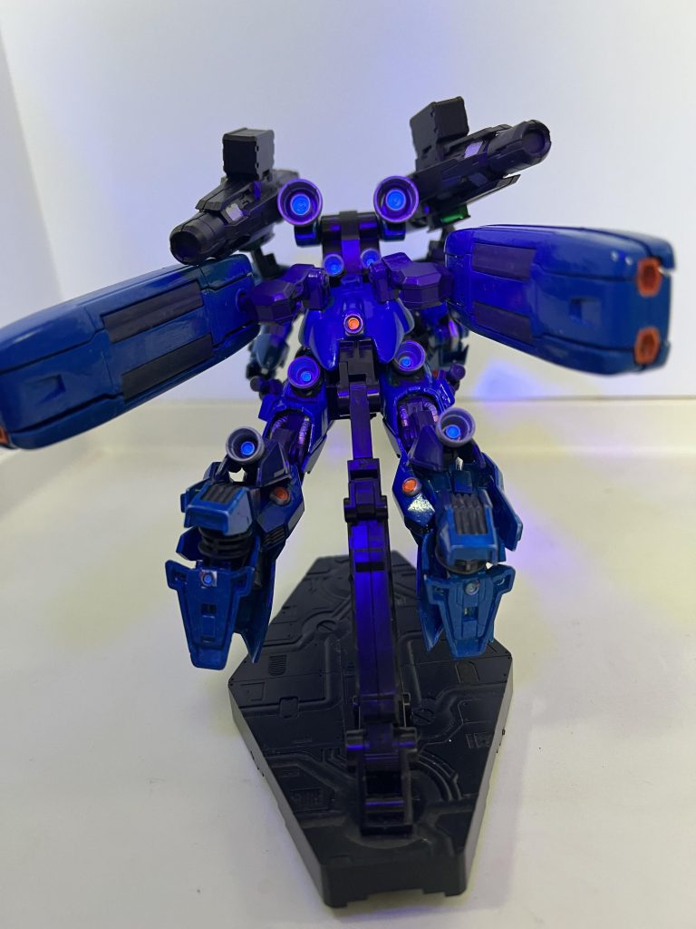 ブースター内部は蛍光ブルーで塗装しブラックライトで発光。