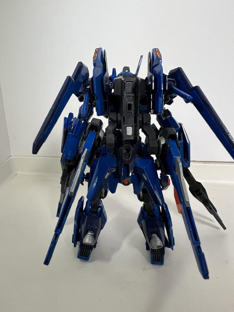 ビットオンフォームで機体各所に装備することでさらに高機動化。