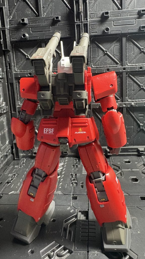 ドアン版キャノンも背負えます。なので、背中のユニットは近距離支援用・遠距離支援用・近接用ミサイルランチャーと選択式にしてみました。