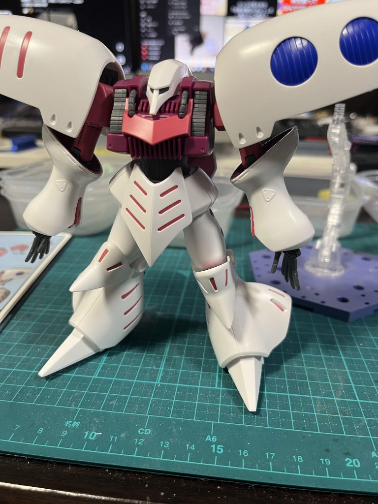 素体めっちゃ出来よくて感動しましたよコレ！昔組んだHGキュベレイと何もかもが違う…！技術の進歩を感じますね！