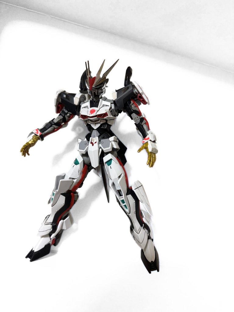 1. 機体概要ロードアストレイアポカリプスは、フェアネス・ツヴァイクレが搭乗する**ロードアストレイオメガの改修機です。「アポカリプス（黙示録）」の名を冠する通り、戦場を支配する圧倒的な存在感を放ちます。