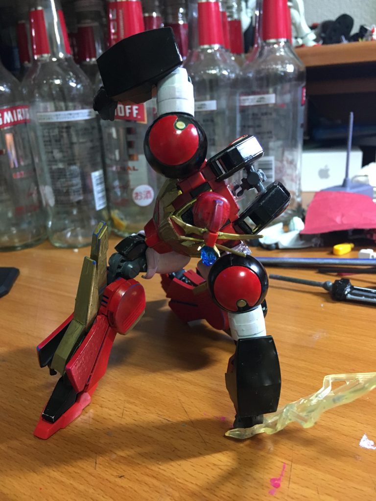 ライガーゲイザー!マジンガーZリスペクトなので、基本武器は使わず、徒手空拳で戦うという設定です。プロポーションはゴーダンナーをモデルとして作っていったのですが、色合いもだんだんと引っ張られていった思い出があります。笑