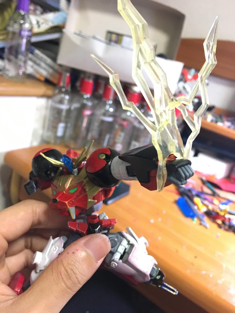 ライガーパンチ!エフェクトは仮面ライダーカブトのプラモデルにあったモノを使っています。