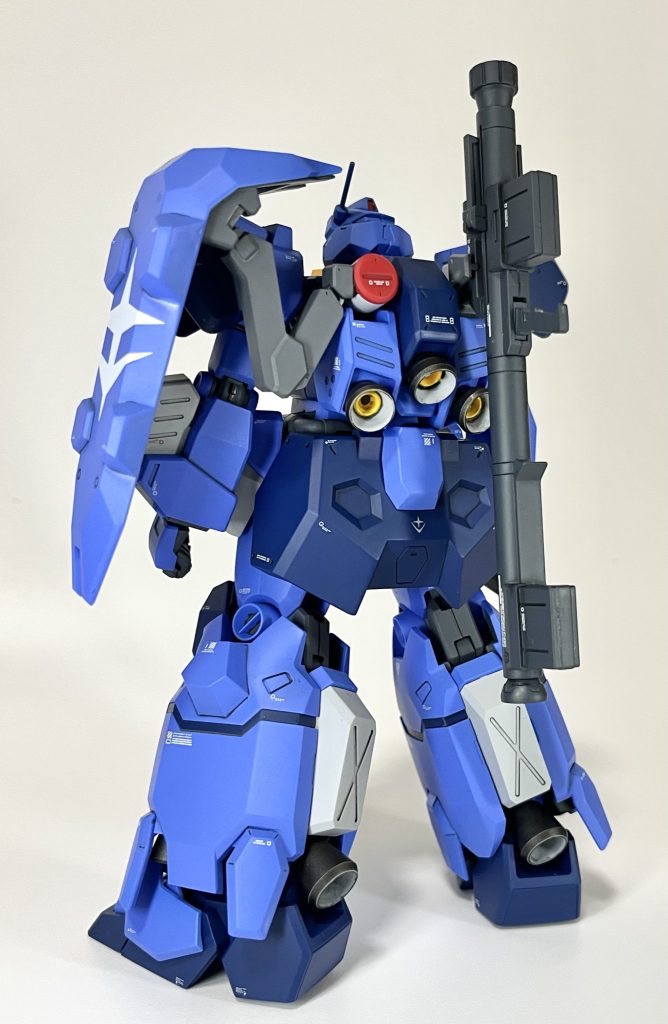 スミ入れ後に水性プレミアムトップコートつや消しで完成。ハンドパーツはビルダーズパーツ MSハンド連邦系Lを使用。肉抜き穴はエポキシパテ。