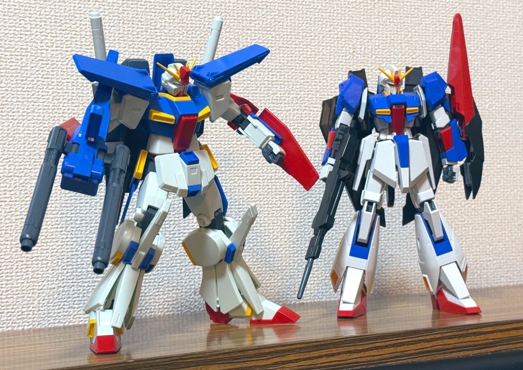 作品名：ZとZZ！<p>今週、Z見返し終わって、今ZZ復習中！ 見てると作りたくなってZZ素組み！ 前作ったZと！</p>
