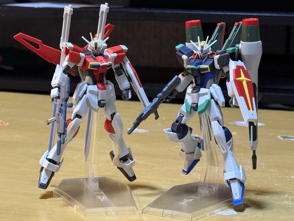 作品名：ソード！ブラスト！<p>去年のクリスマスプレゼントでもらった！ 赤緑のクリスマスカラー！ RGのフォースはあるけど、HGCE版で揃えたいな〜 探すとないHGCEフォース、、</p>
