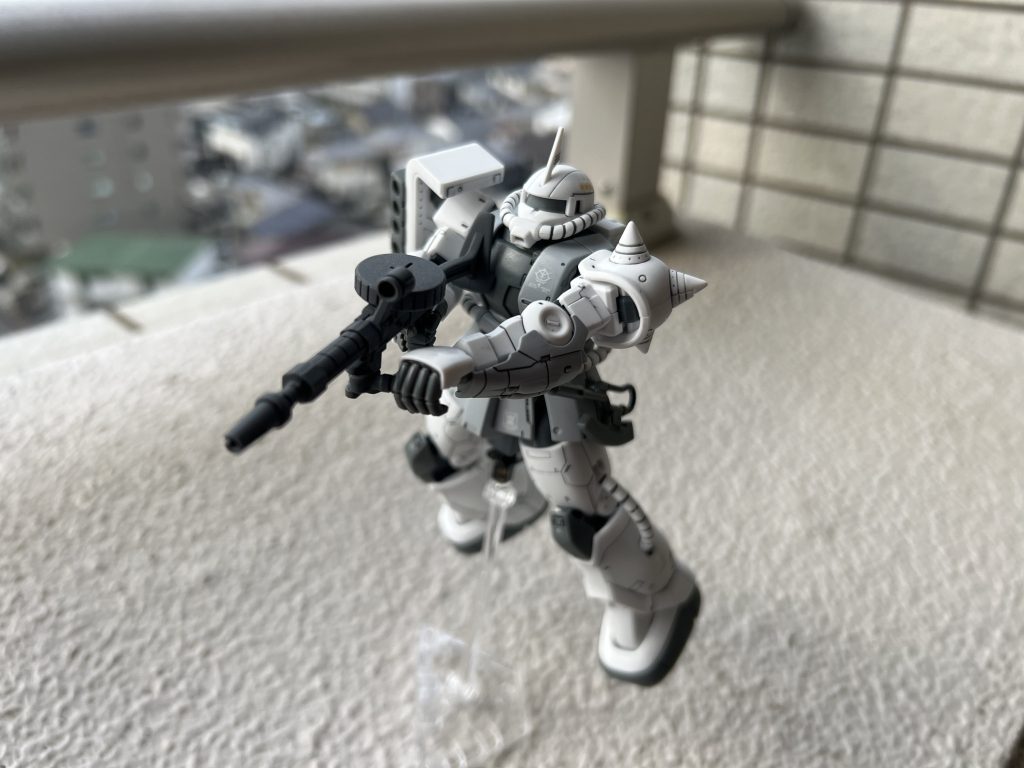 ホンマにめちゃカッコイイです。モノアイはあえて入れずに完成としています。鼻がポロリするので接着した方が良いです。