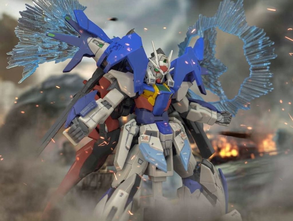 最後にアップでデスティニーの顔にダブルオースカイのアンテナは思いのほか似合っていて個人的に満足の出来でした。リメイクするなら下半身をHGで腰の翼をSDMGで作り直したいかなって思います