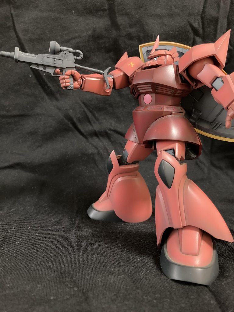 本当は片手撃ちがカッコ良いけど…