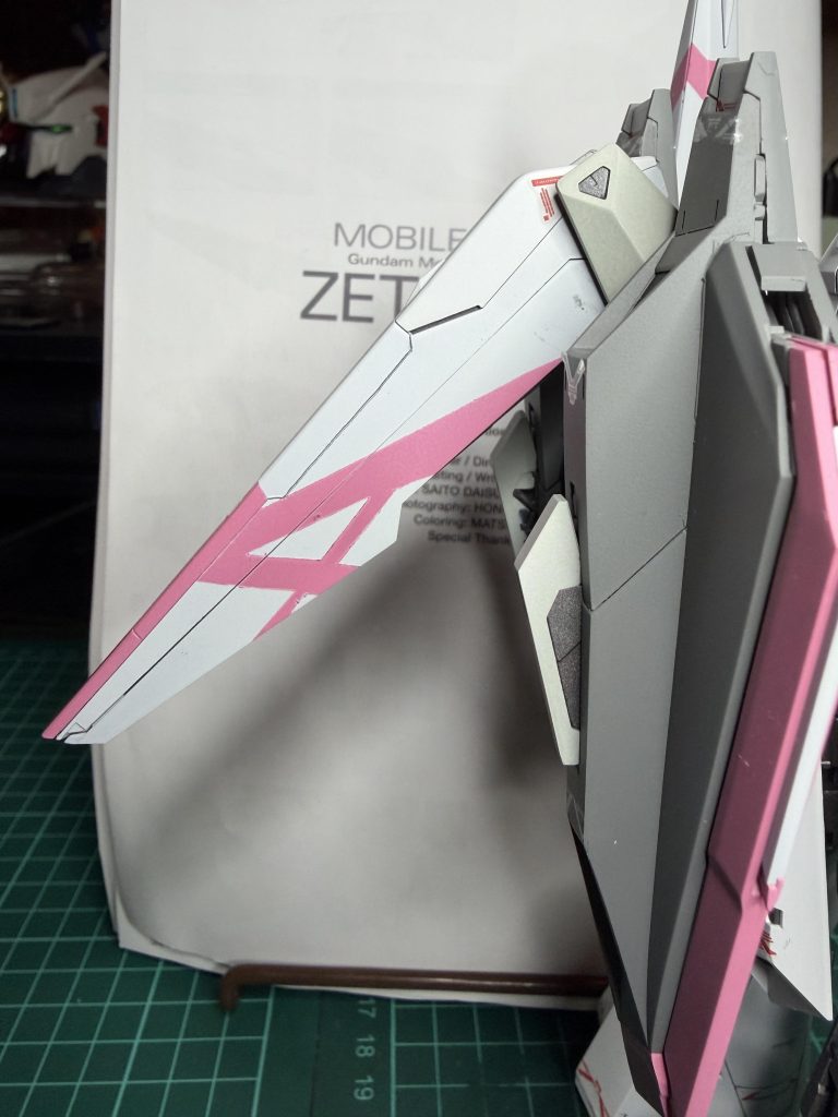 テールスタビライザーのマスキングはしんどかったー(ノ∀`)とくにこのスタビライザーは反対側も対照になるようにマスキングテープをカットするのに苦労しました(´Д` )