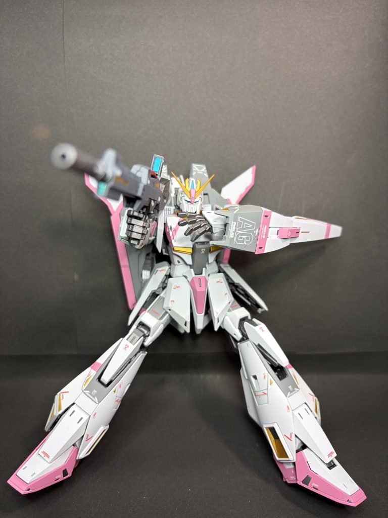 ビームライフルを構えて。