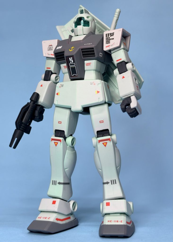 関節可動部はファントムグレーでメリハリ強調。