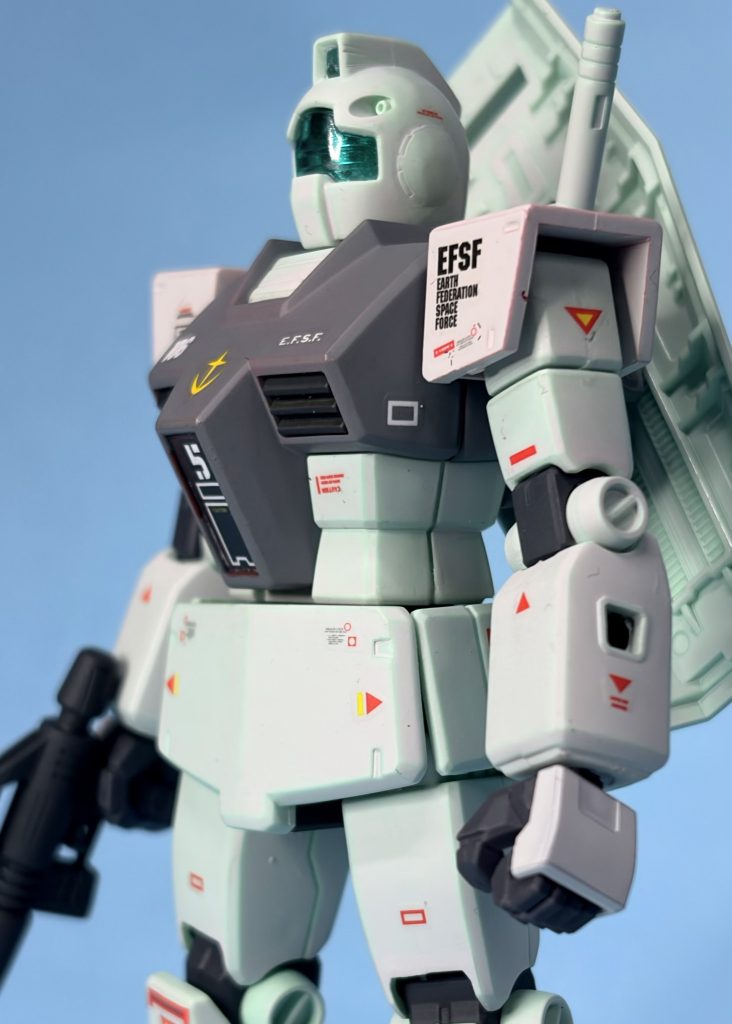 合わせ目が多いキットだけど比較的簡単な作りなので練習も兼ねて作れるのがジムの魅力。