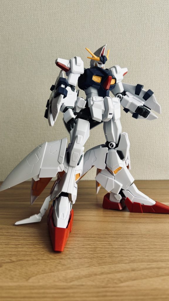 82歳のばーちゃんが作ったオデュッセウス。ばーちゃんの冬暇対策で孫一同から例年プレゼント。私の弟が選んで購入。ばーちゃんが素組。私が塗装。という流れ。ペーネロペーになり切れていない状態で「出来たよ〜」と連絡をもらって「ん?」と思いましたが、めっちゃ笑顔だったので「これがばーちゃんにとってのペーネロペーか。」と思いました。次は何を送ろうか。ちなみに去年は斑鳩でした。