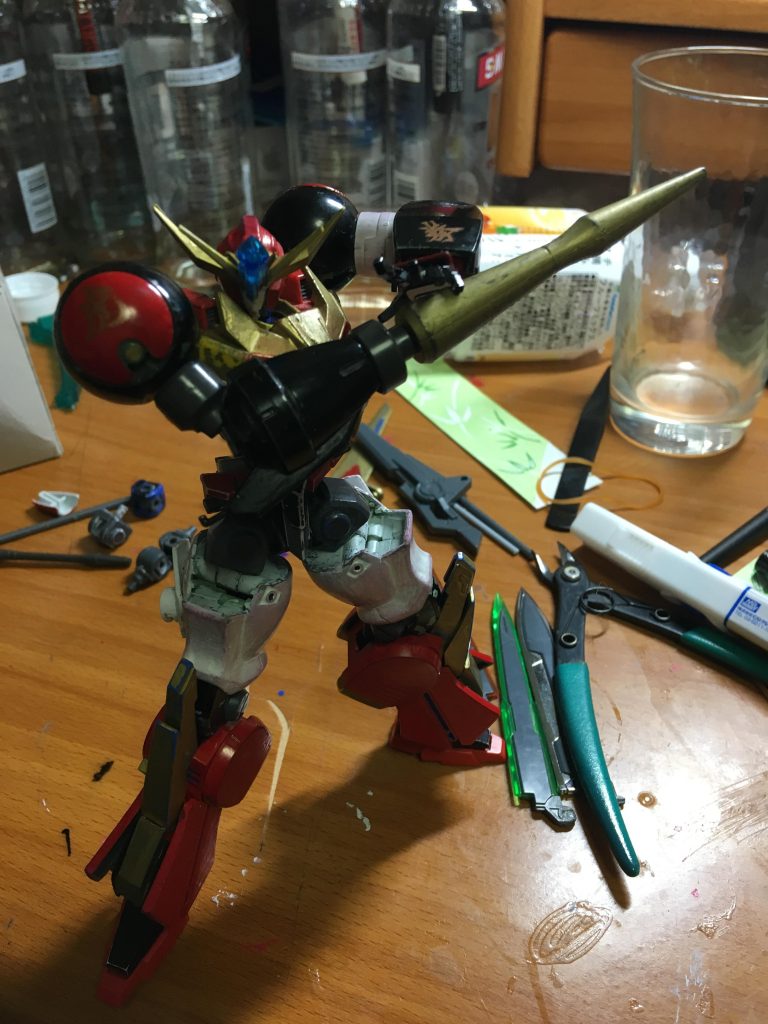 ライガーランス!武器は使わない、って設定だったのにガッツリ使ってますね。笑これは確か、オルフェンズの敵キャラが使う武器をそのまま使っていたはずです。大きい武器は映えますね。