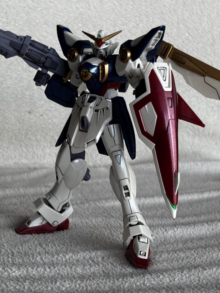 胸のパーツは100均のクリスタルシールに置き換えてます。