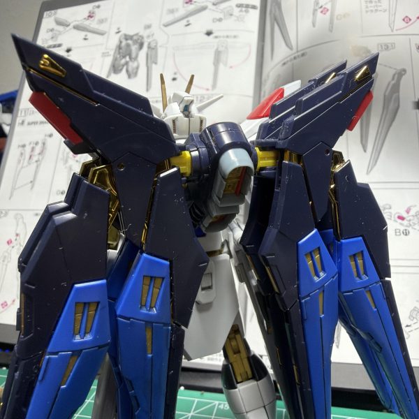 ストライクフリーダムガンダム弐式の素体が完成。後はビルドダイバーズ妄想主人公向けに見た目変わらず❓アレンジ予定……RG用バックパックの接続はジャンクパーツで流用しました。自分的には、プレバンのストライクフリーダムガンダム弐式よりカッコよくなったと思います。（3枚目）